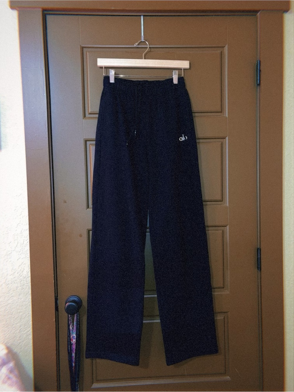 Alo accolade straight leg sweatpant - black